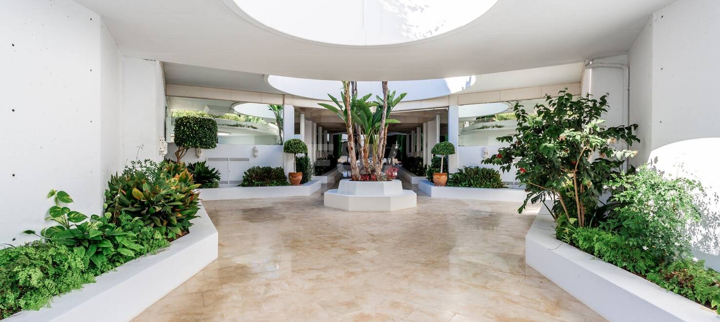 Elegant Apartment in Las Lomas del Marbella Club with Stunning Views