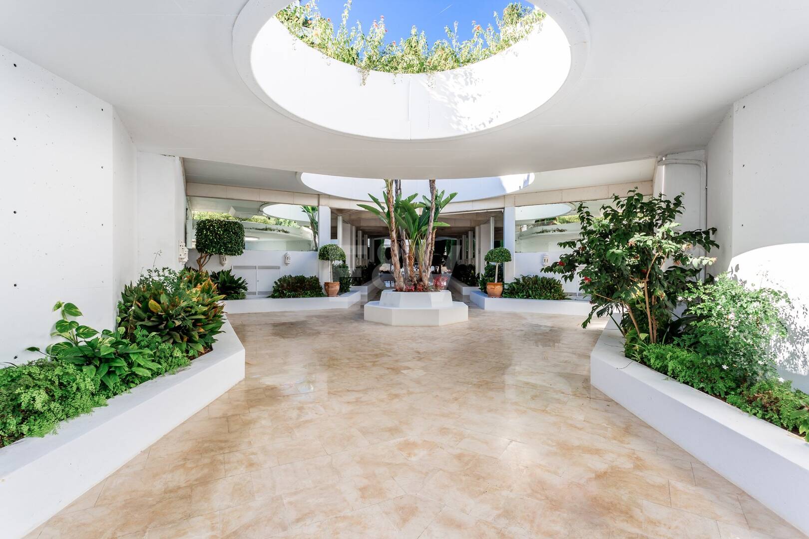 Elegantes Apartment in Las Lomas del Marbella Club mit atemberaubender Aussicht