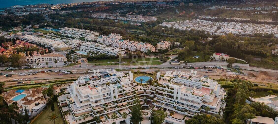 Elegant Apartment in Las Lomas del Marbella Club with Stunning Views