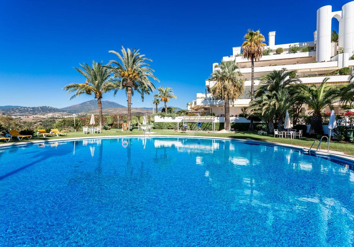 Elegant lägenhet i Las Lomas del Marbella Club med fantastisk utsikt