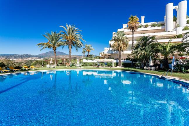 Elegant Apartment in Las Lomas del Marbella Club with Stunning Views