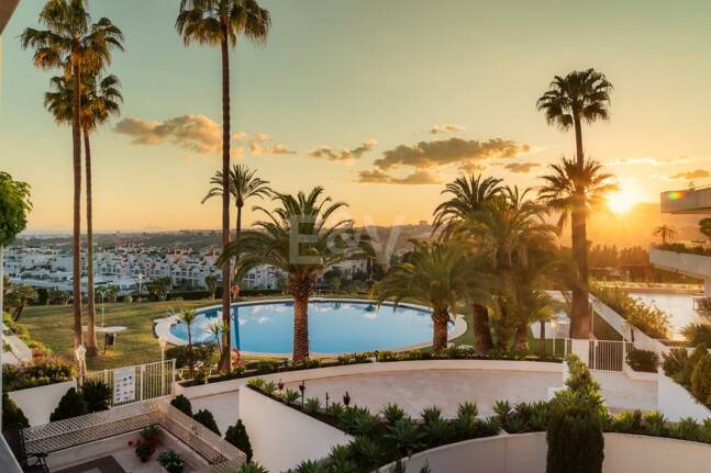 Elegant Apartment in Las Lomas del Marbella Club with Stunning Views