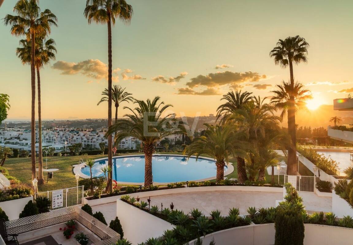 Elegant Apartment in Las Lomas del Marbella Club with Stunning Views