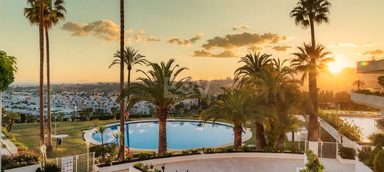 Elegant Apartment in Las Lomas del Marbella Club with Stunning Views