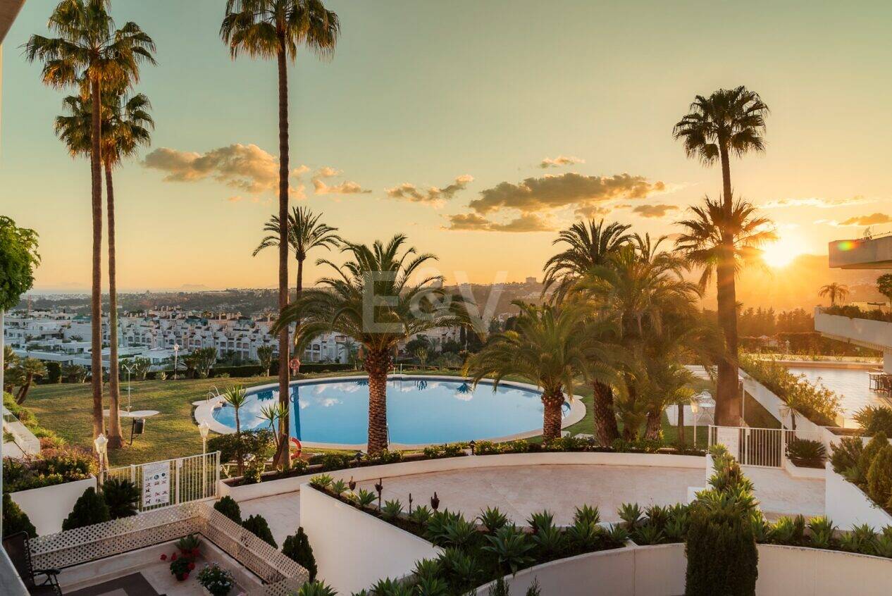 Elegant Apartment in Las Lomas del Marbella Club with Stunning Views