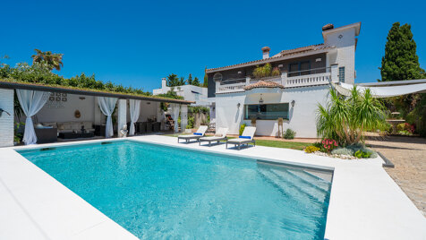 Spacious Coastal Home Just 2 Minutes from the Beach