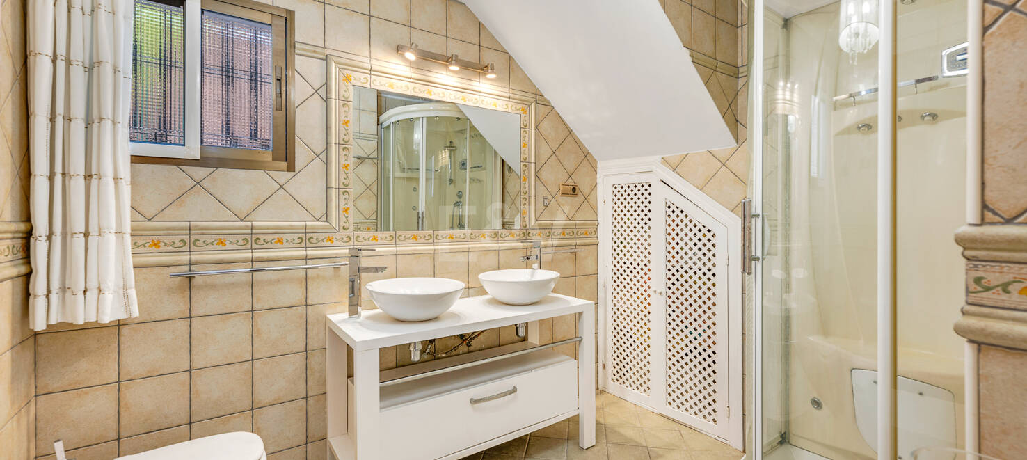 Spacious Coastal Home Just 2 Minutes from the Beach