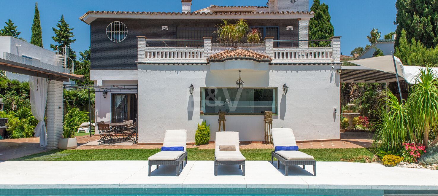 Spacious Coastal Home Just 2 Minutes from the Beach