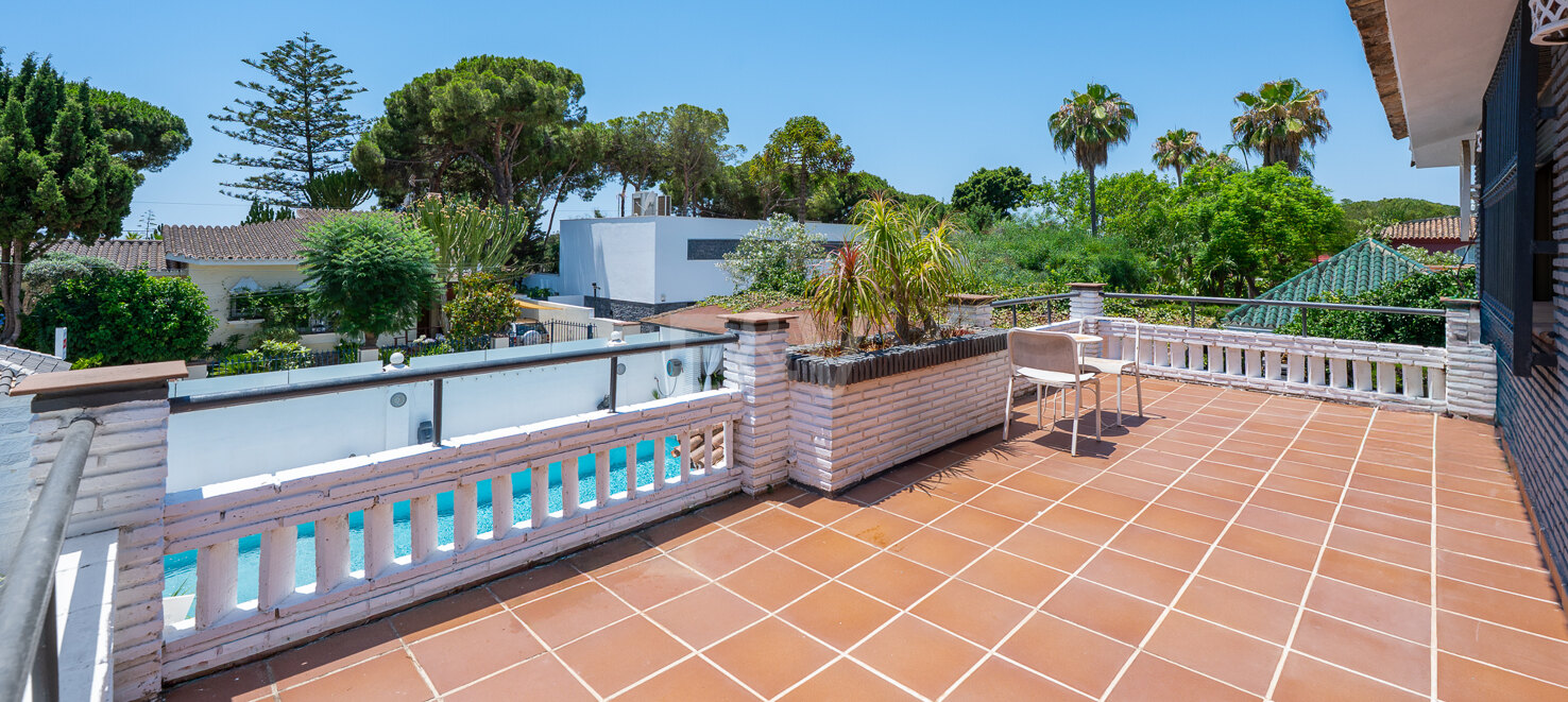 Spacious Coastal Home Just 2 Minutes from the Beach