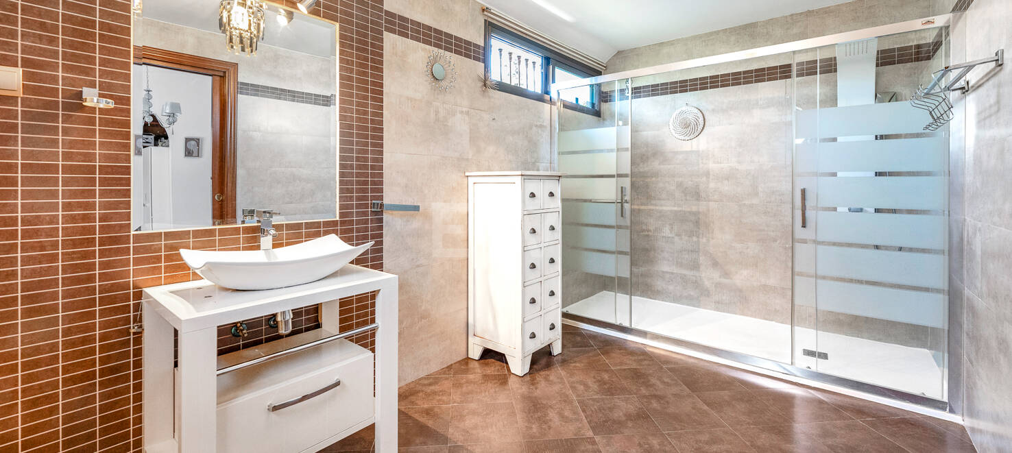 Spacious Coastal Home Just 2 Minutes from the Beach