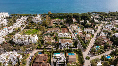 Sophisticated Luxury Villa by the Sea at The Golden Mile