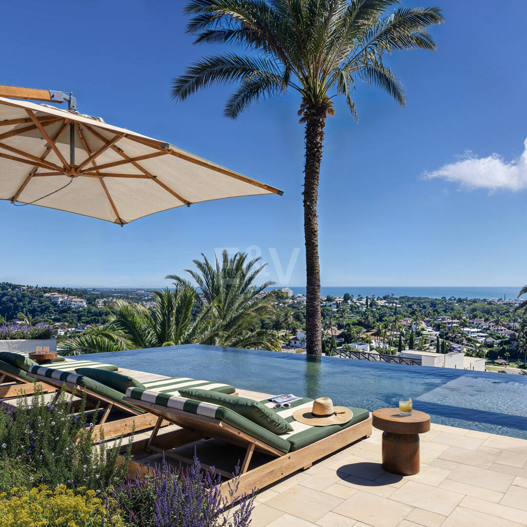 Modern Villa i Nueva Andalucia med Panoramic Sea & Mountain Utsikt