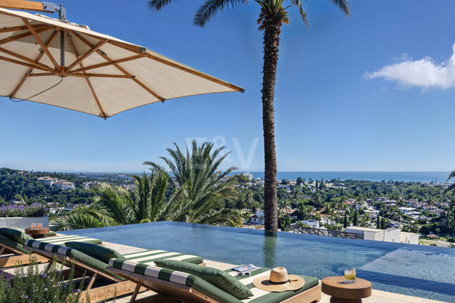 Modern Villa i Nueva Andalucia med Panoramic Sea & Mountain Utsikt