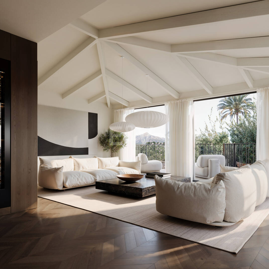 Modern Villa i Nueva Andalucia med Panoramic Sea & Mountain Utsikt