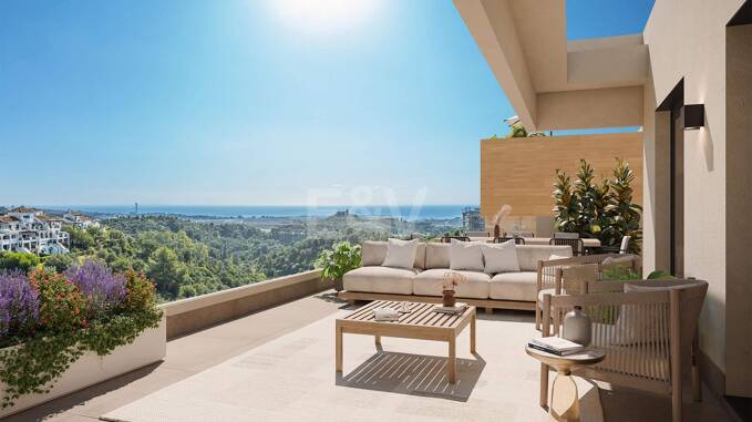 Ático sobre plano con vistas al mar en Altos de Los Monteros