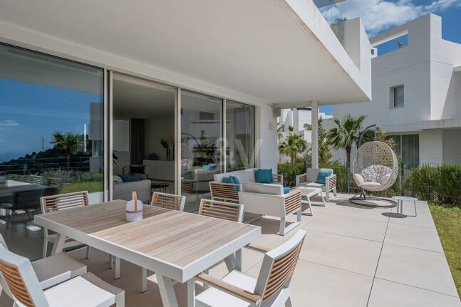 Fully furnished garden Apartment in Palo Alto with Panoramic Sea Views