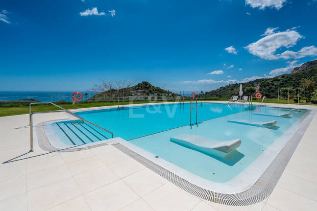 Fully furnished garden Apartment in Palo Alto with Panoramic Sea Views