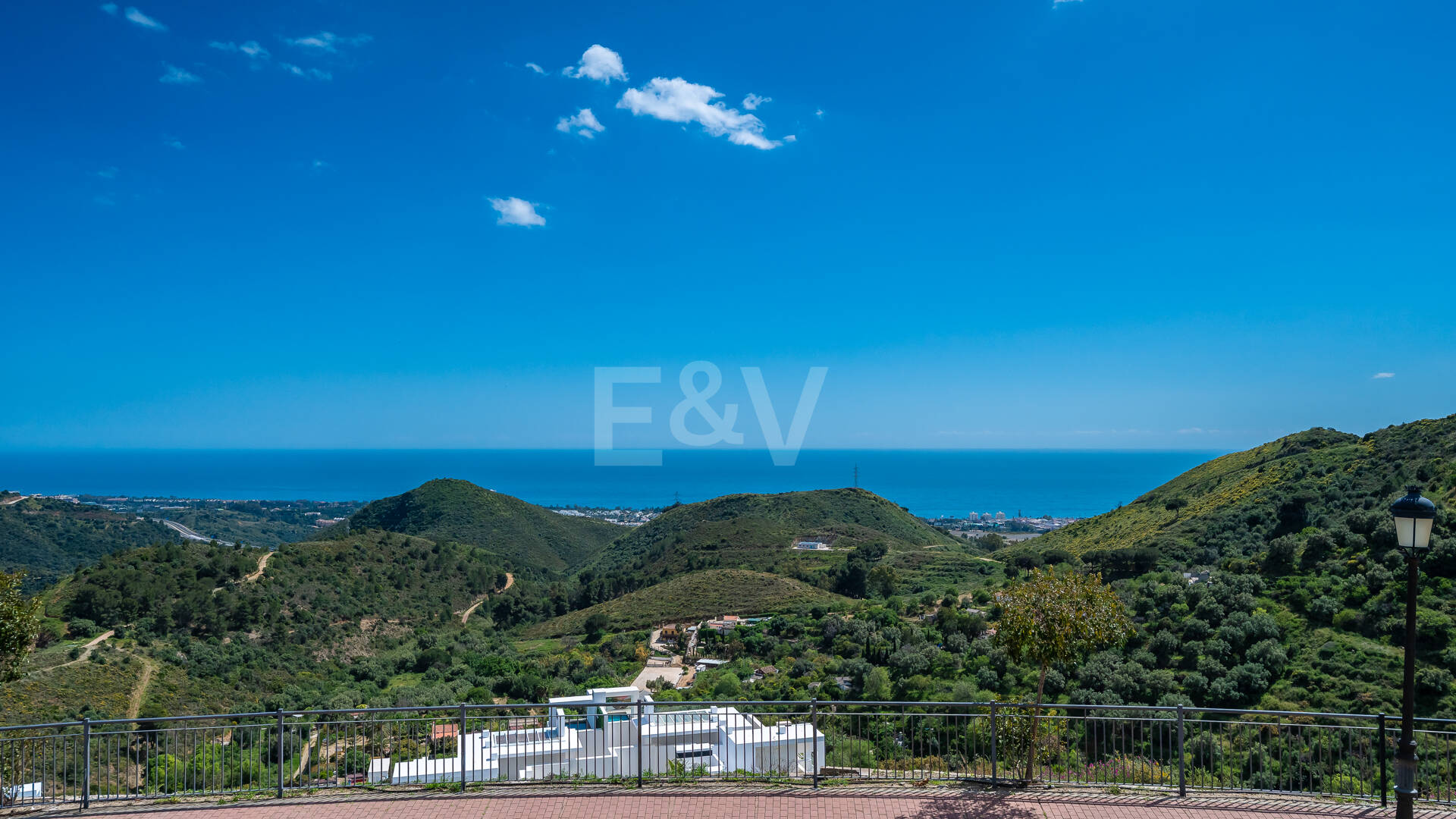 Fully furnished garden Apartment in Palo Alto with Panoramic Sea Views