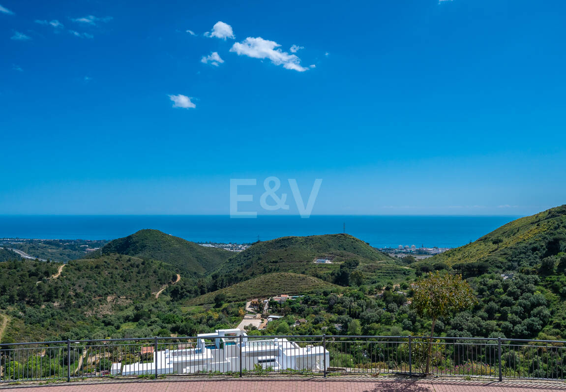 Fully furnished garden Apartment in Palo Alto with Panoramic Sea Views