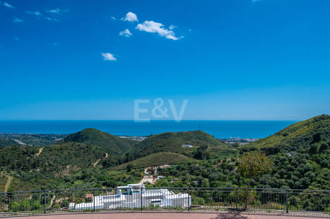 Fully furnished garden Apartment in Palo Alto with Panoramic Sea Views