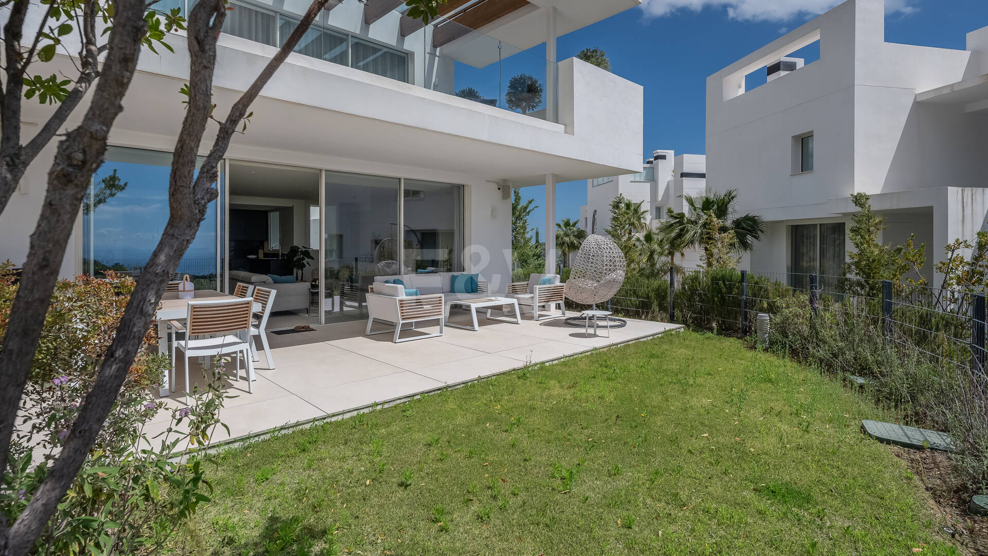 Fully furnished garden Apartment in Palo Alto with Panoramic Sea Views