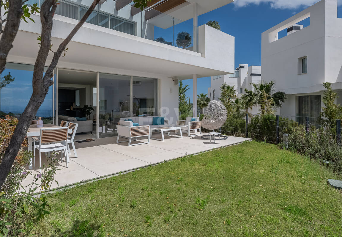 Fully furnished garden Apartment in Palo Alto with Panoramic Sea Views