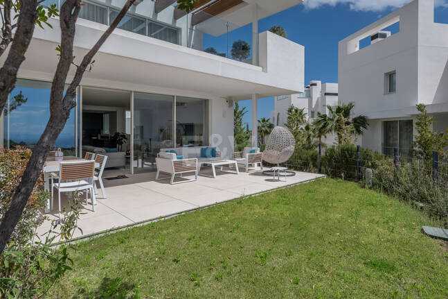 Fully furnished garden Apartment in Palo Alto with Panoramic Sea Views