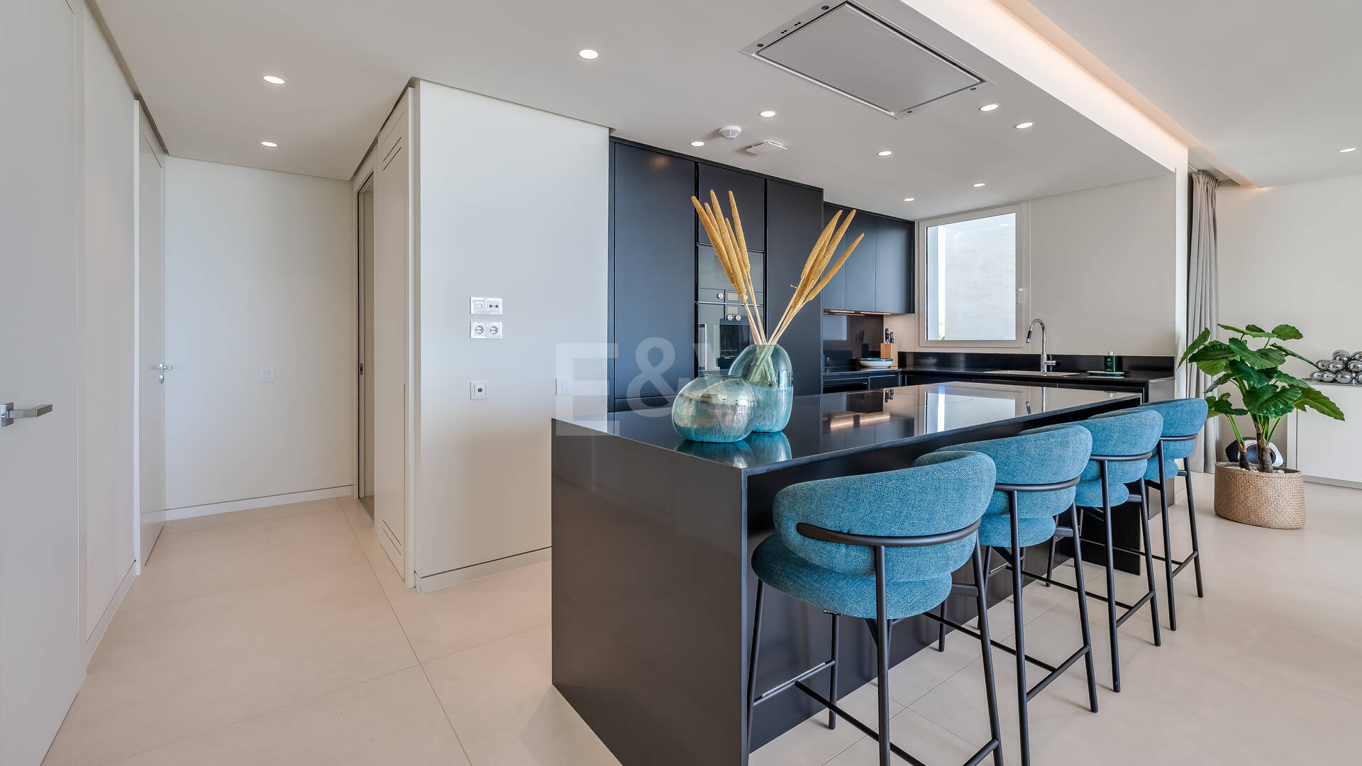 Fully furnished garden Apartment in Palo Alto with Panoramic Sea Views