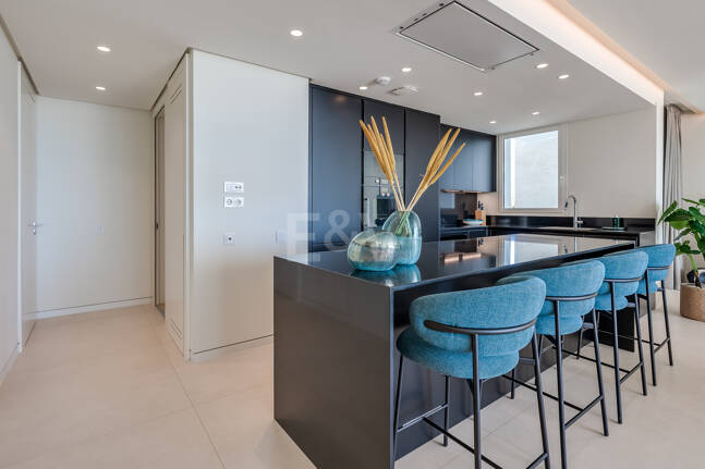 Fully furnished garden Apartment in Palo Alto with Panoramic Sea Views