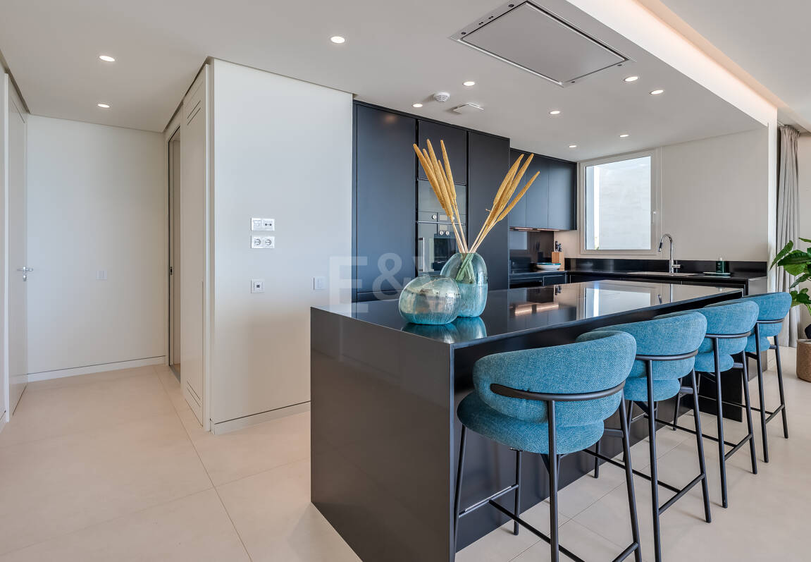 Fully furnished garden Apartment in Palo Alto with Panoramic Sea Views