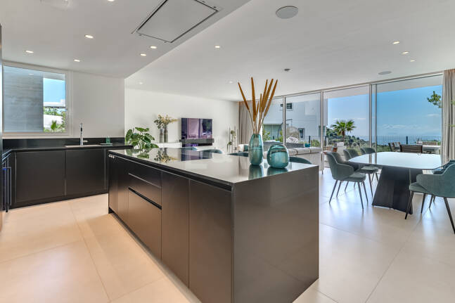 Fully furnished garden Apartment in Palo Alto with Panoramic Sea Views