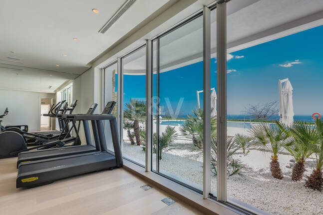 Fully furnished garden Apartment in Palo Alto with Panoramic Sea Views