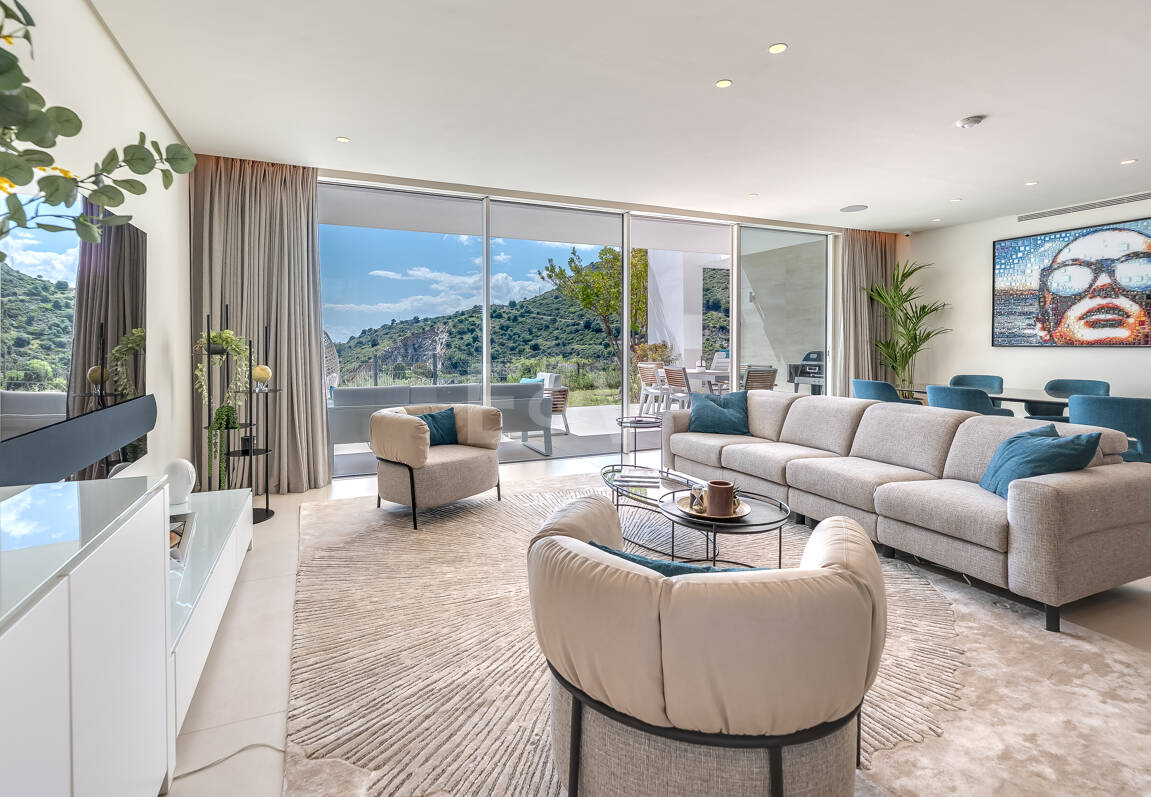 Fully furnished garden Apartment in Palo Alto with Panoramic Sea Views