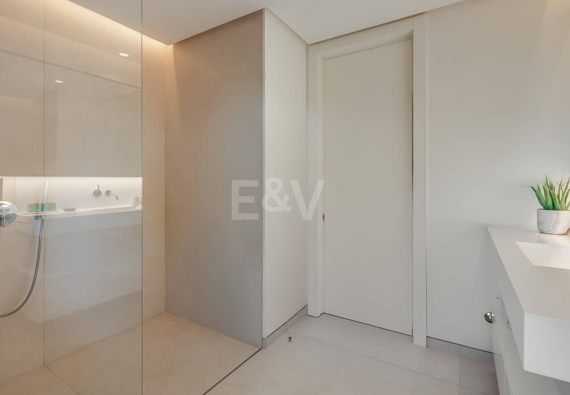 Fully furnished garden Apartment in Palo Alto with Panoramic Sea Views