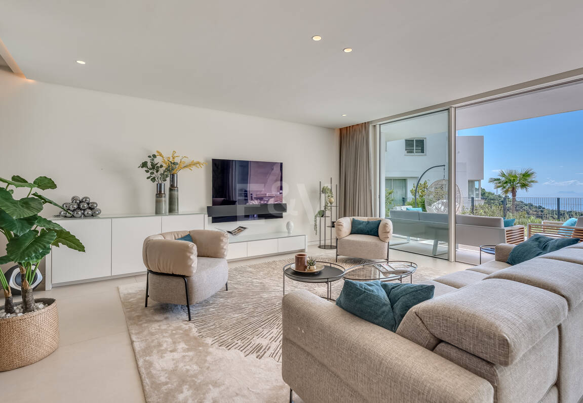 Fully furnished garden Apartment in Palo Alto with Panoramic Sea Views