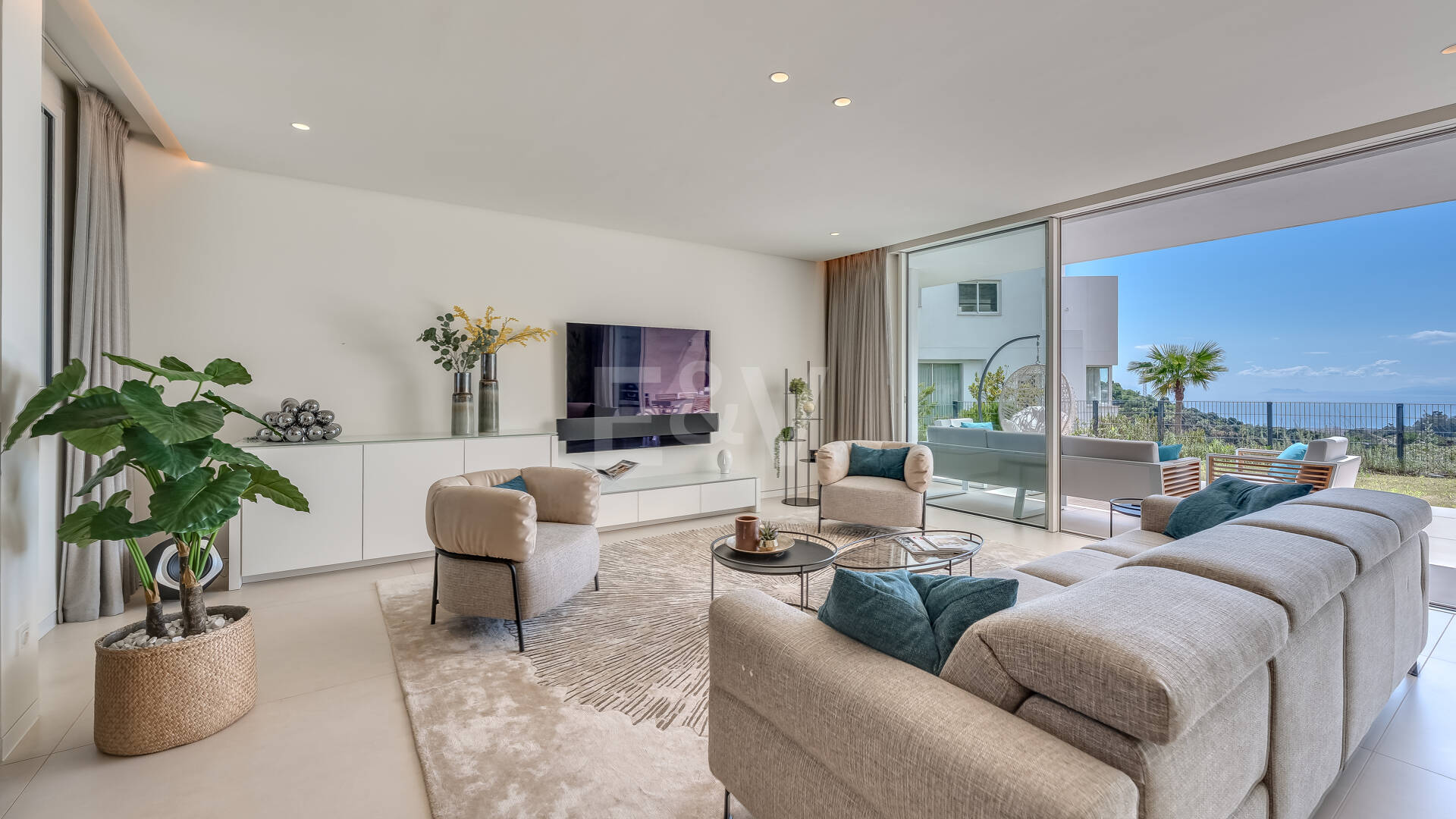 Fully furnished garden Apartment in Palo Alto with Panoramic Sea Views