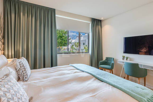 Fully furnished garden Apartment in Palo Alto with Panoramic Sea Views