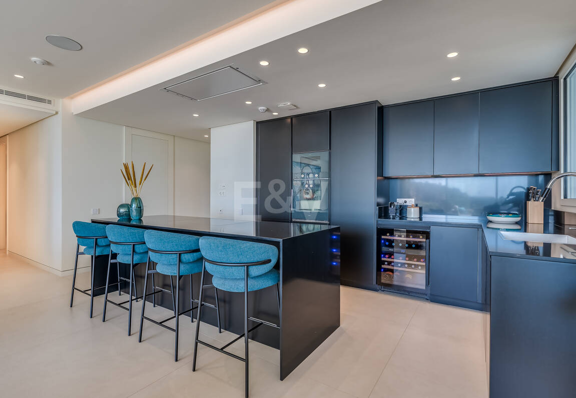 Fully furnished garden Apartment in Palo Alto with Panoramic Sea Views