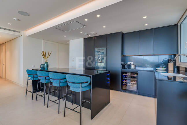 Fully furnished garden Apartment in Palo Alto with Panoramic Sea Views