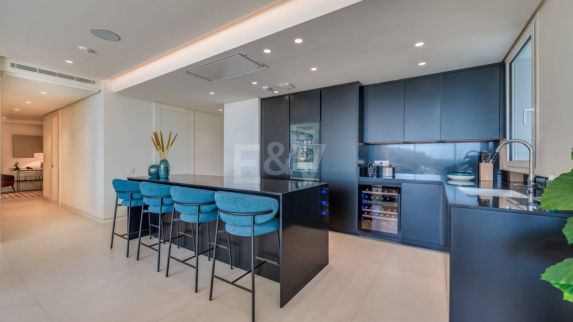 Fully furnished garden Apartment in Palo Alto with Panoramic Sea Views