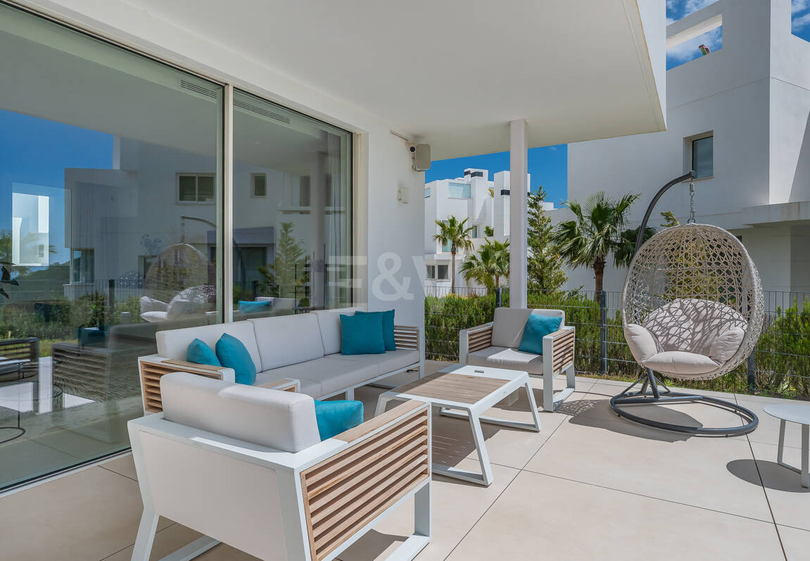 Fully furnished garden Apartment in Palo Alto with Panoramic Sea Views