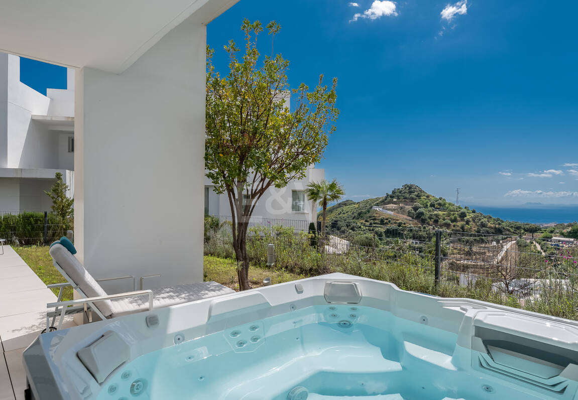 Fully furnished garden Apartment in Palo Alto with Panoramic Sea Views