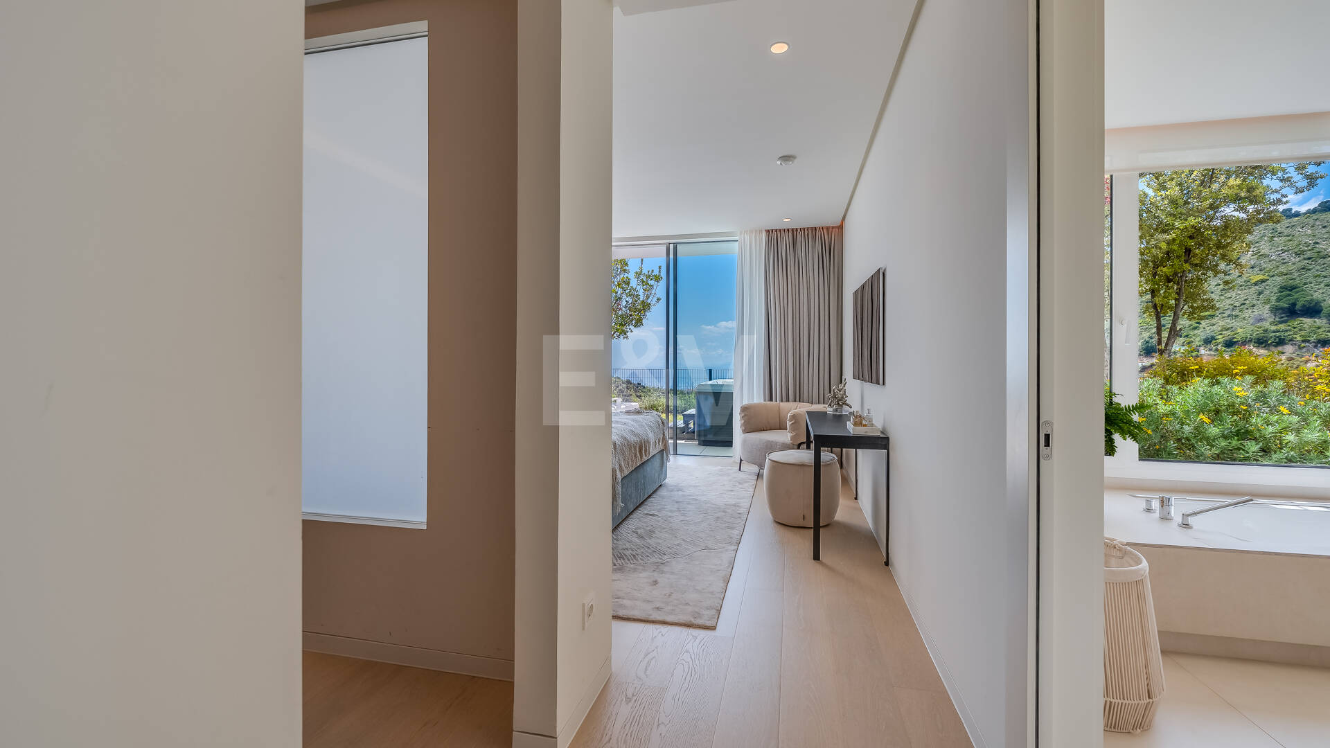 Fully furnished garden Apartment in Palo Alto with Panoramic Sea Views