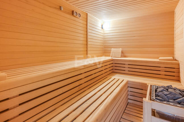 Fully furnished garden Apartment in Palo Alto with Panoramic Sea Views