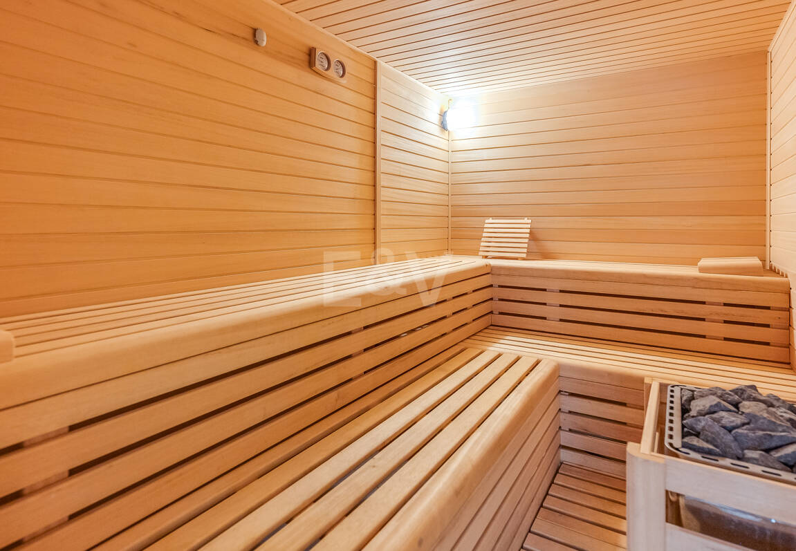 Fully furnished garden Apartment in Palo Alto with Panoramic Sea Views