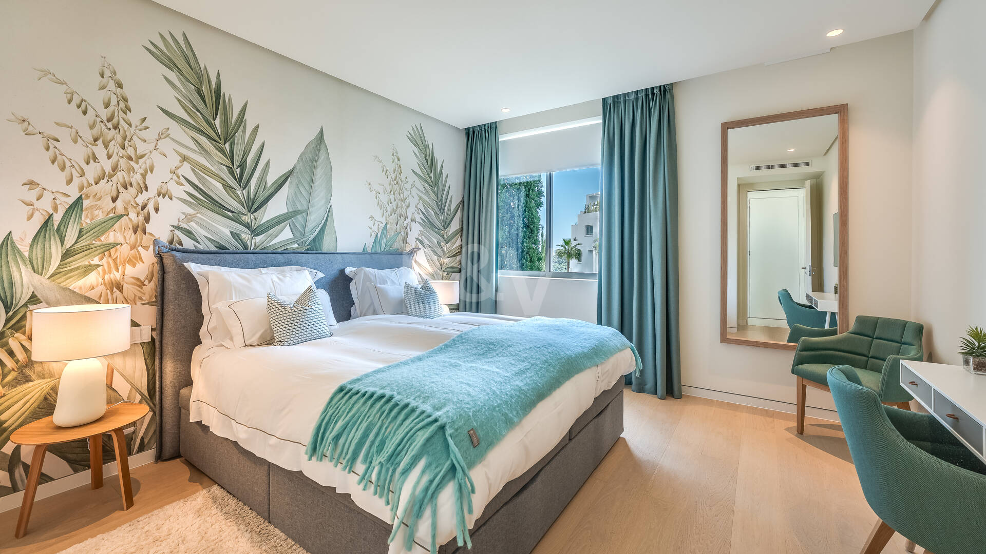 Fully furnished garden Apartment in Palo Alto with Panoramic Sea Views