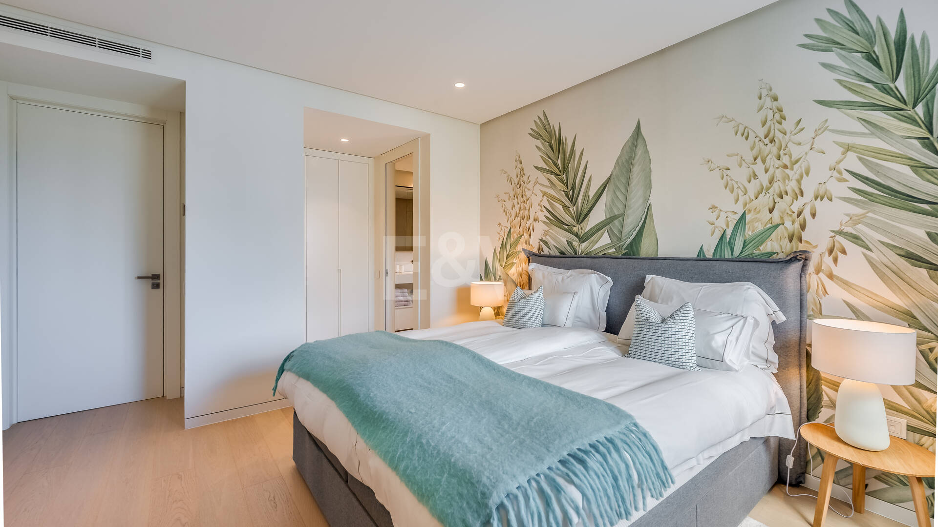 Fully furnished garden Apartment in Palo Alto with Panoramic Sea Views