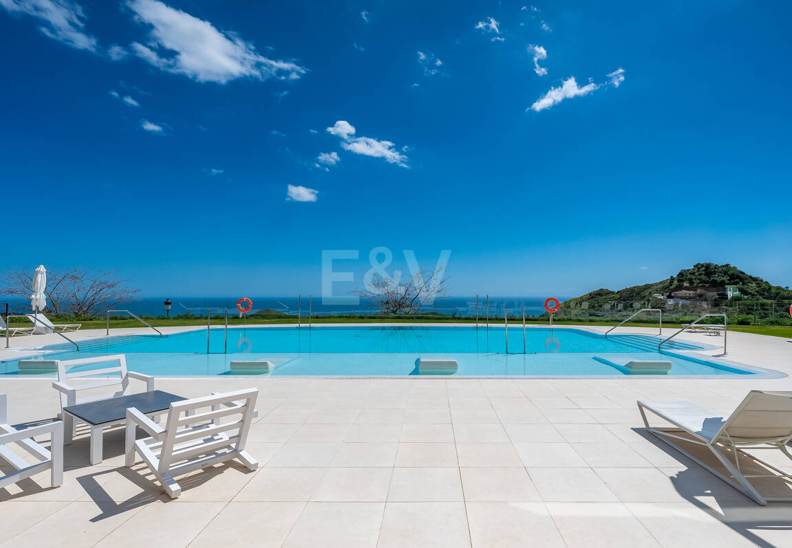 Fully furnished garden Apartment in Palo Alto with Panoramic Sea Views