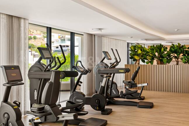 Fully furnished garden Apartment in Palo Alto with Panoramic Sea Views