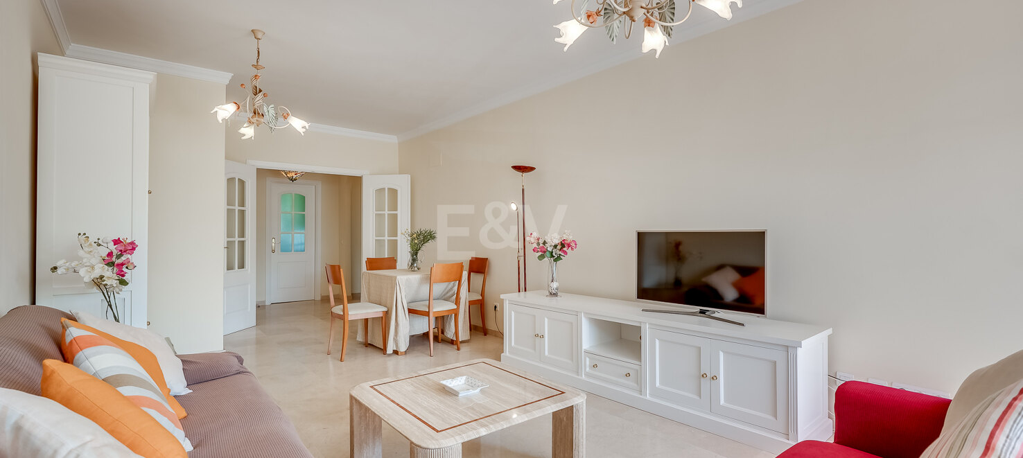 Acogedor apartamento de dos habitaciones a 200 metros de la playa en Elviria
